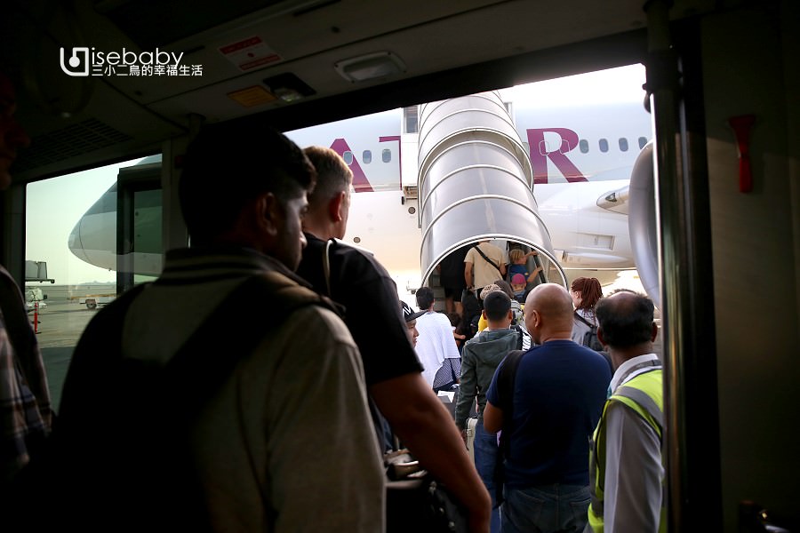 卡達航空 | 轉機記錄。杜哈機場DOH．機場內輕軌電車初體驗