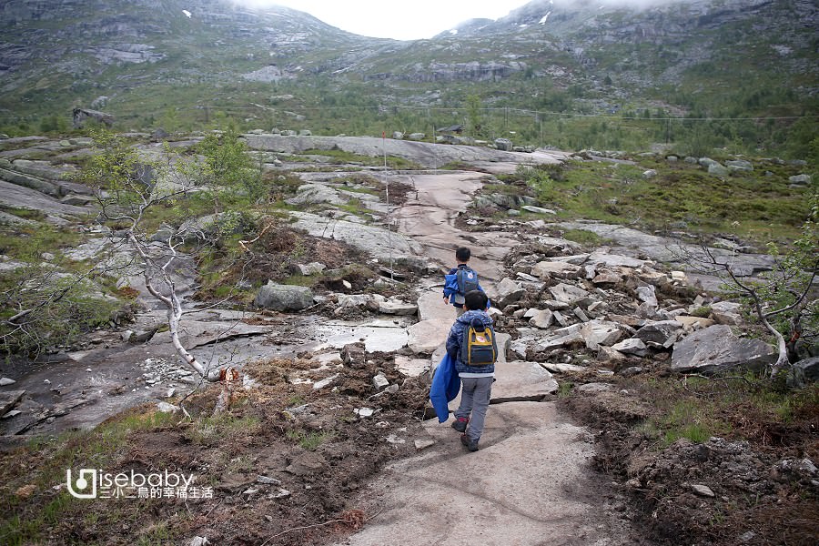 挪威 | 惡魔之舌Trolltunga。帶著三小健行22公里挑戰全記錄