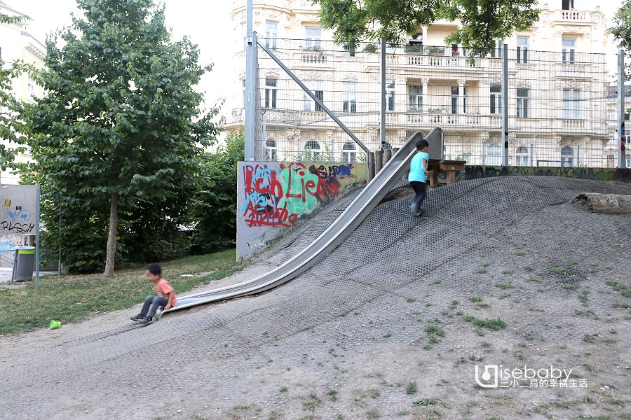 奧地利親子景點推薦 | 維也納特色公園。城堡造型溜滑梯Esterházypark公園