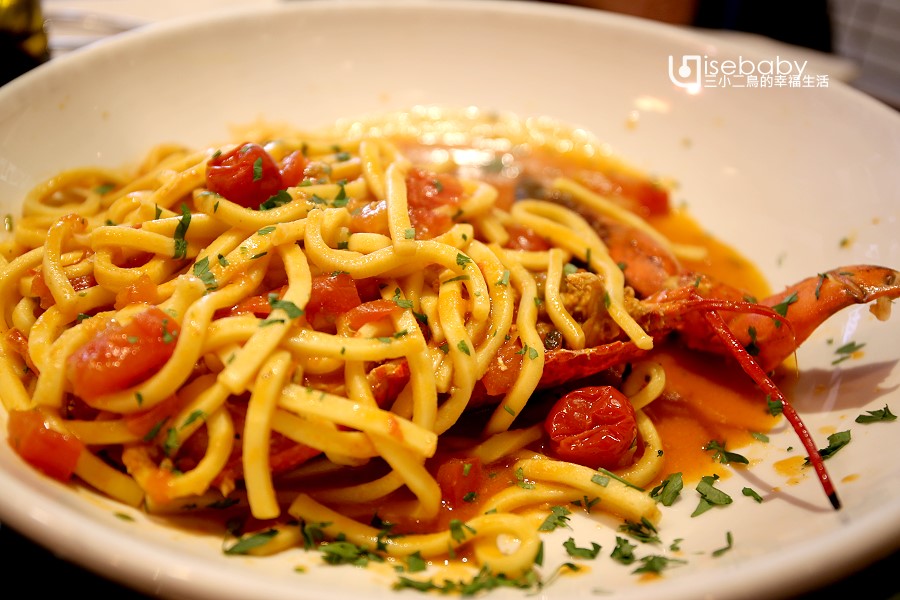 法國尼斯必吃La Voglia義大利餐廳。大碗公龍蝦義大利麵份量十足！